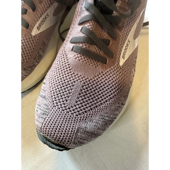Brooks Levitate 4.0 Womens 7.5 Running Shoes Sneakers Mauve Knit Athletic‎ Flaw - Picture 9 of 10